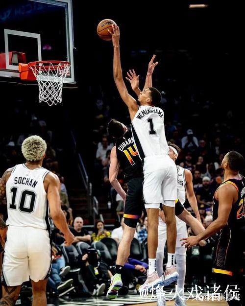 KD强势回归砍30+8太阳终结连败 文班关键绝杀助马刺击败开拓者