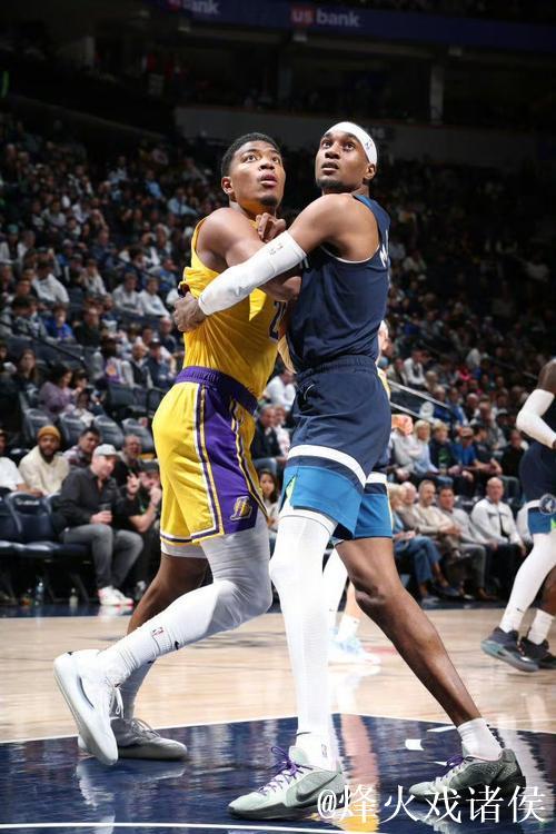 詹姆斯缺席浓眉砍23+11拉塞尔仅5分 湖人不敌森林狼